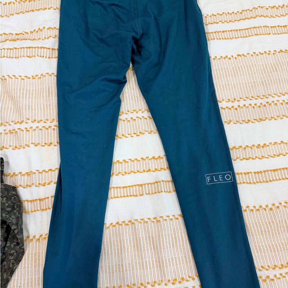 Fleo Women’s  Teal Leggings